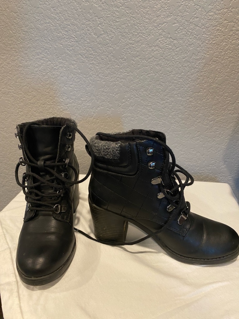 Women's Black Lace-Up Heeled Ankle Boots
